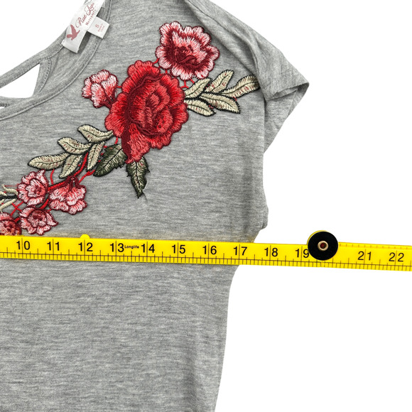 Rue Juju Maternity Grey Short Sleeves Floral Embroidery Ruching T Shirt Small - Picture 6 of 7